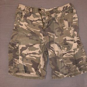 Men’s Camouflage Cargo Shorts - Size 32